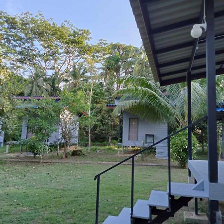 Family Resort Koh Phayam Exterior photo